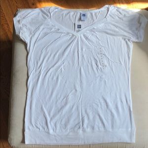 Gap L white v neck tee